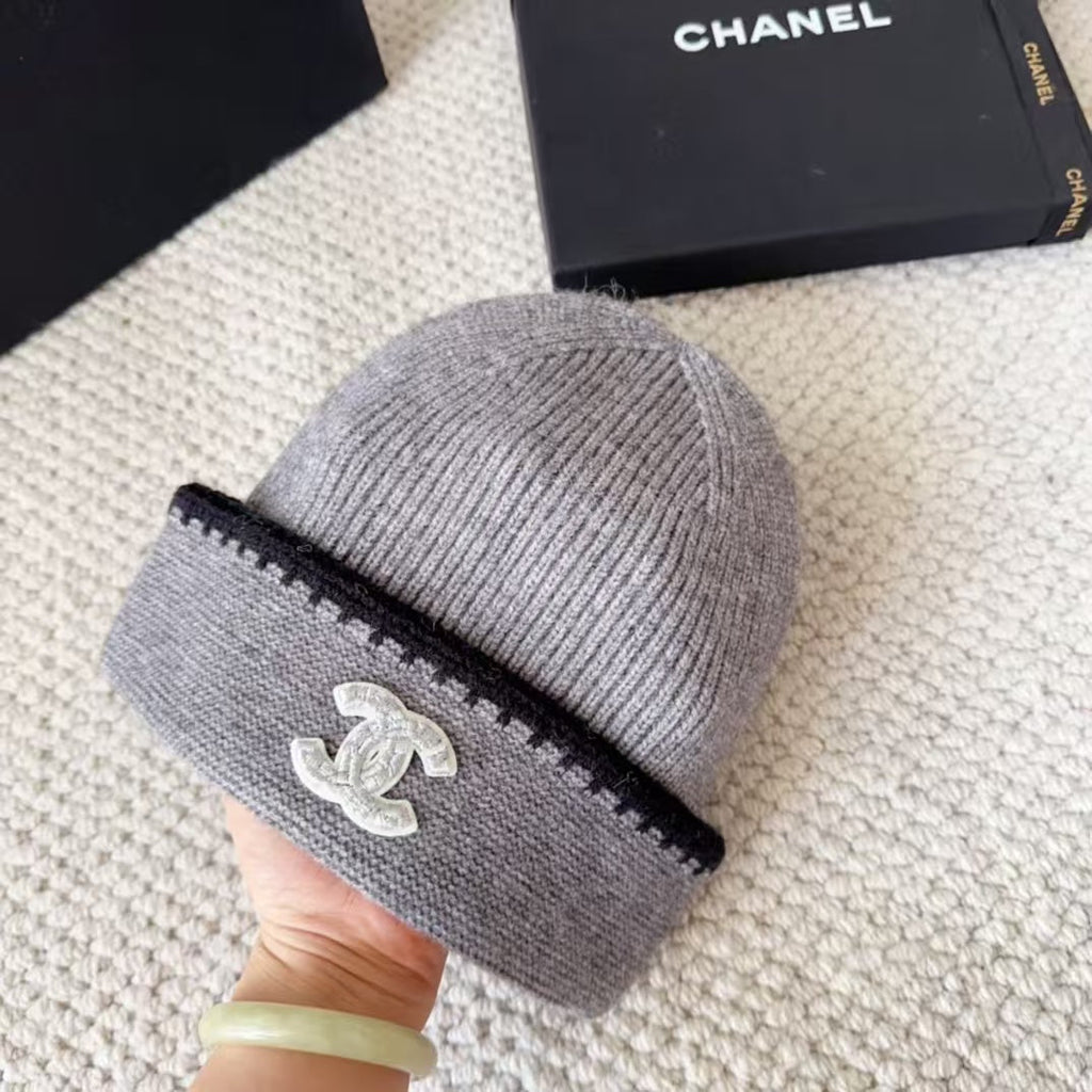 Explosive classic knitted hat