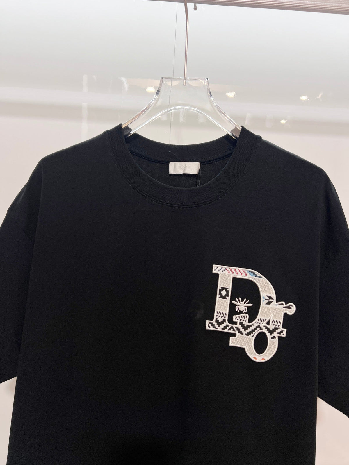 New Color blocked Ten Thousand Needle Embroidered Bee Letter Short Sleeve