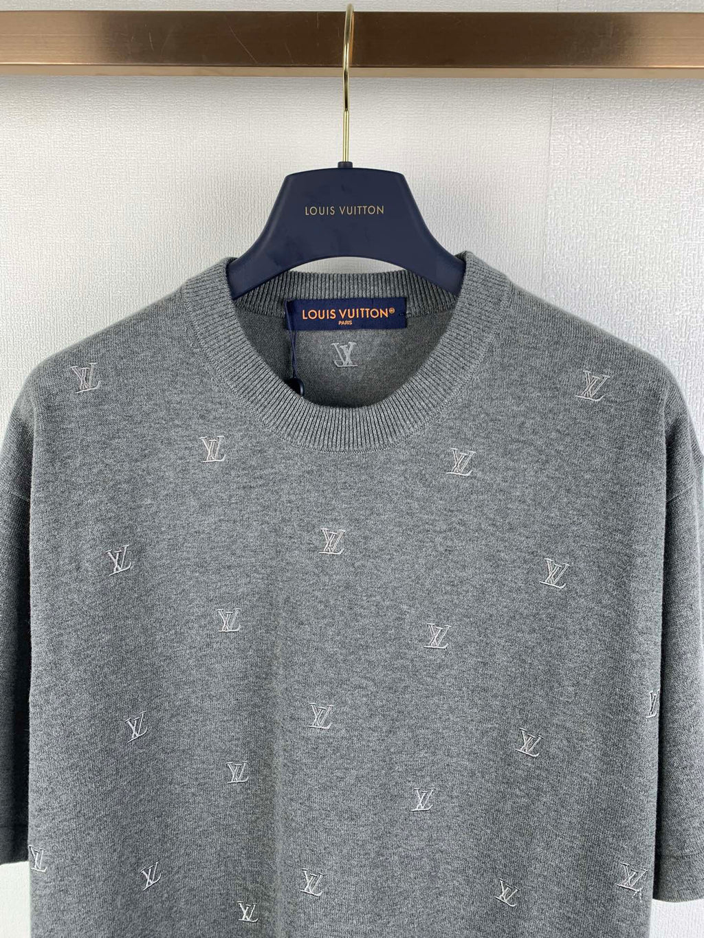 Small letter embroidered woolen short sleeved shirt