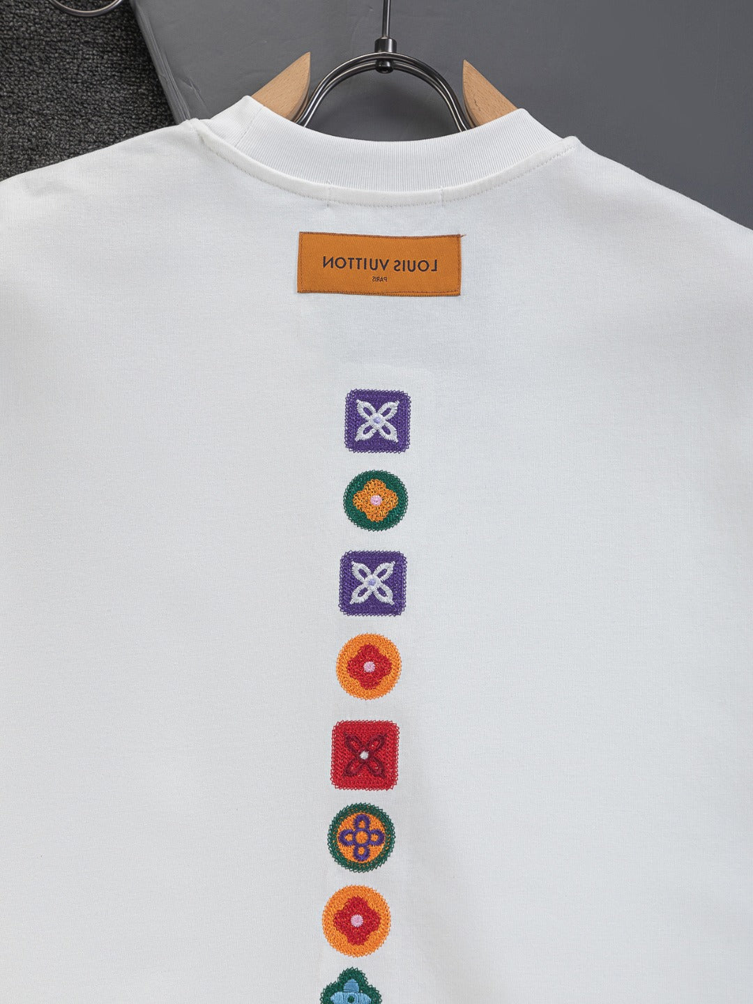 Four leaf clover embroidered round neck T-shirt