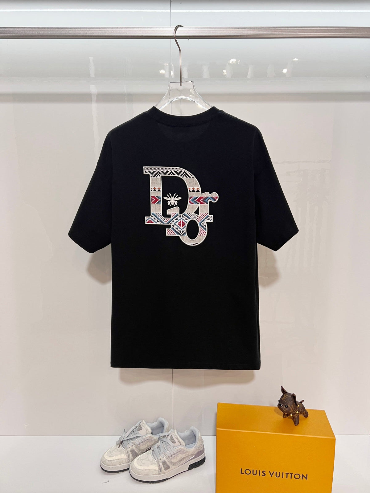 New Color blocked Ten Thousand Needle Embroidered Bee Letter Short Sleeve