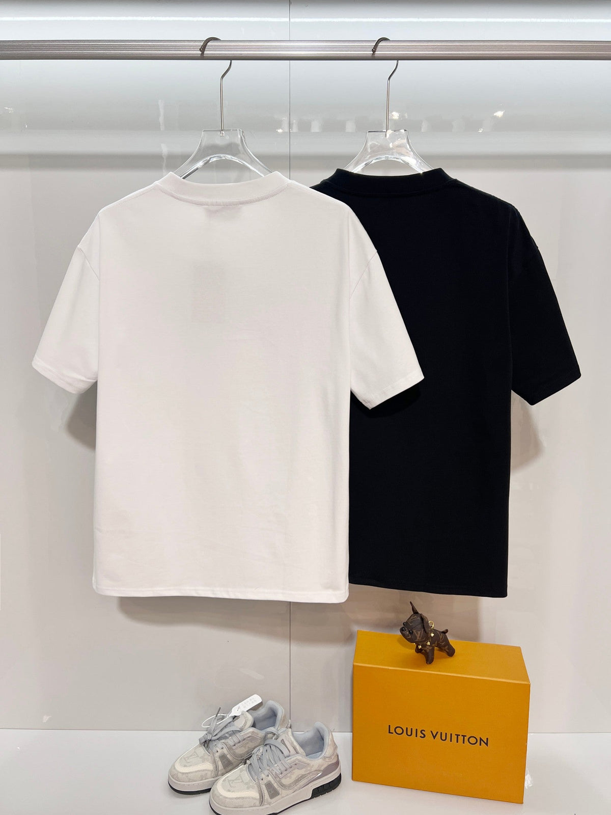 New interlocking embroidered short sleeves