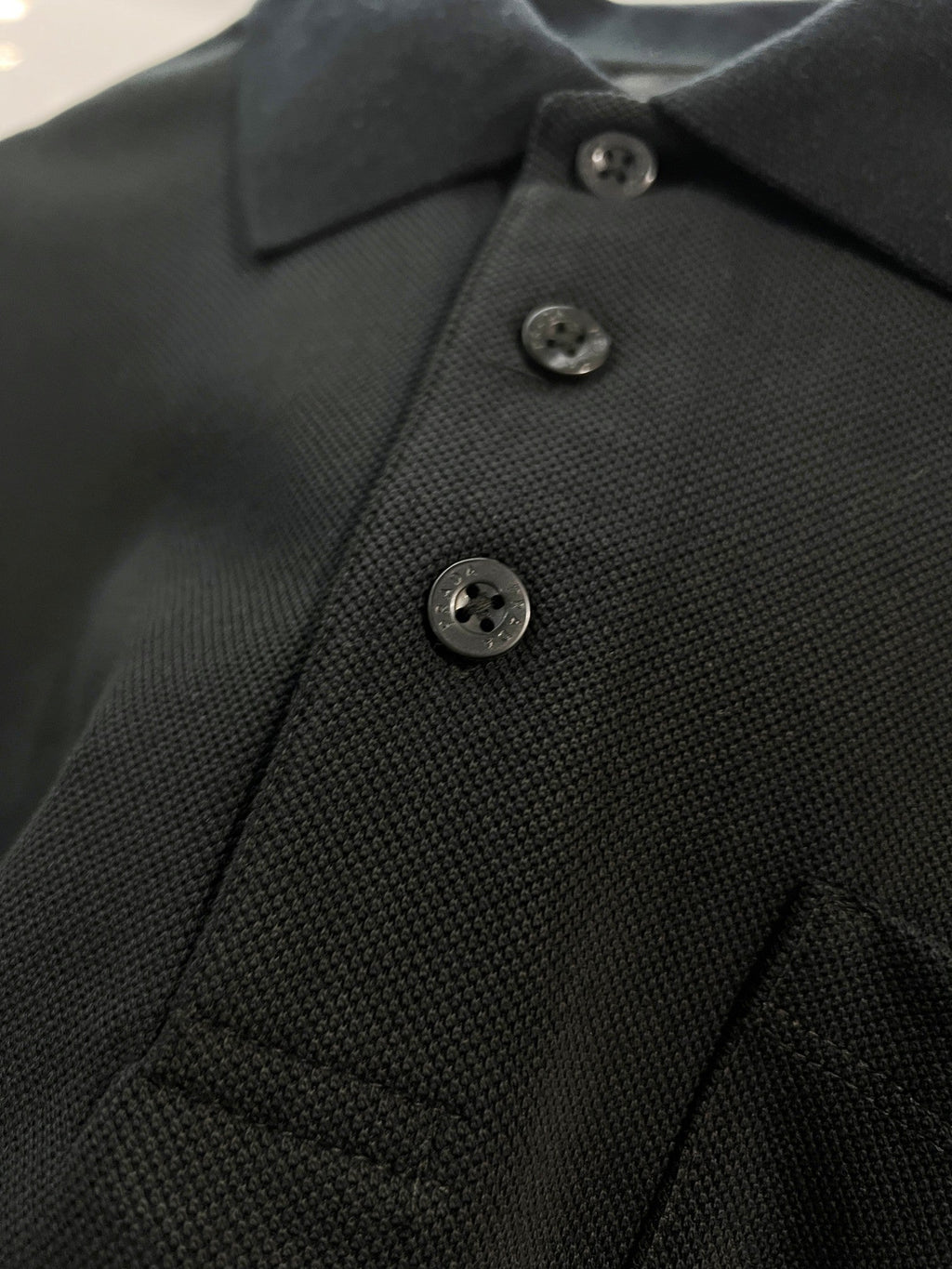 Chest pocket with metal triangle logo, leather seal, letter polo shirt