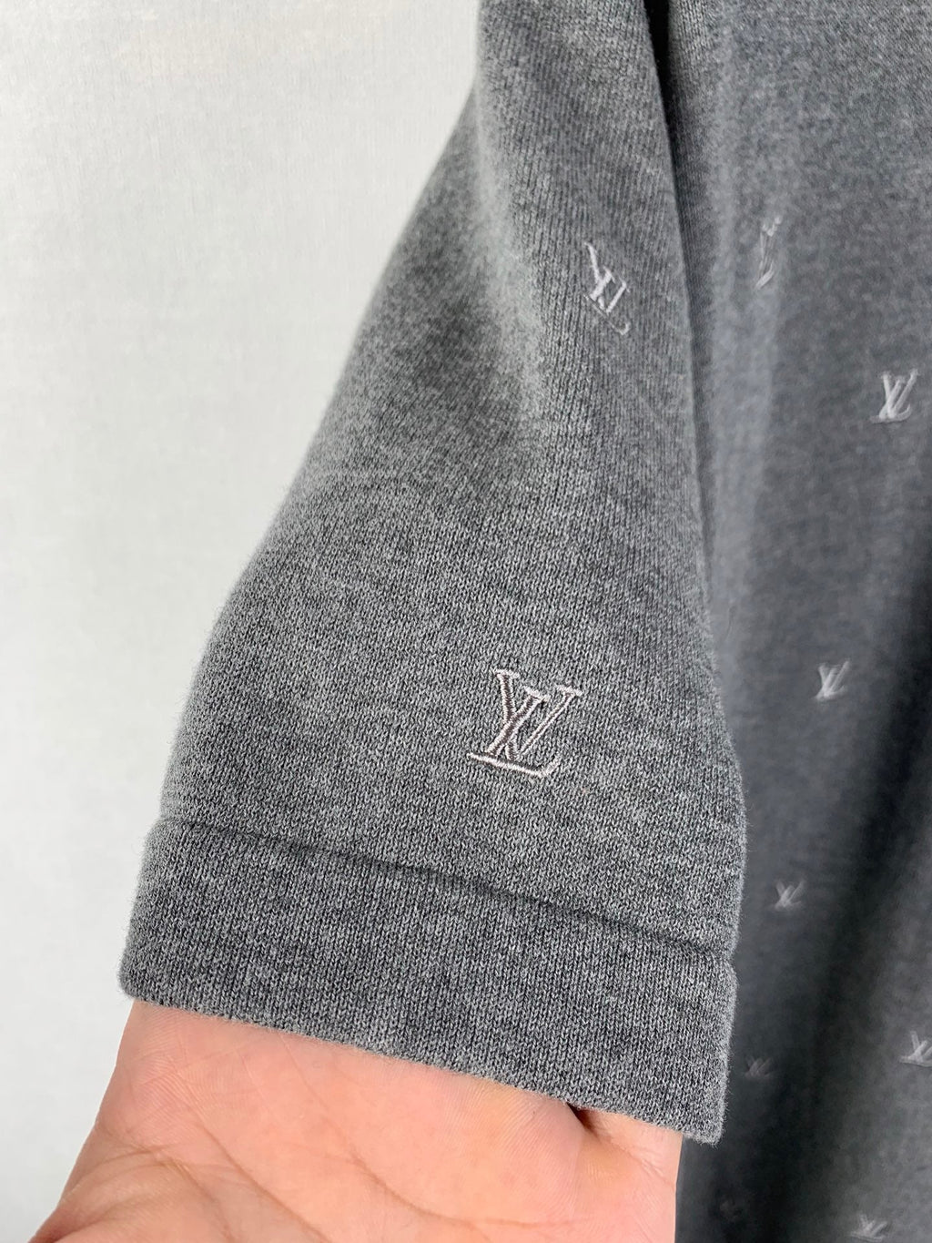 Small letter embroidered woolen short sleeved shirt