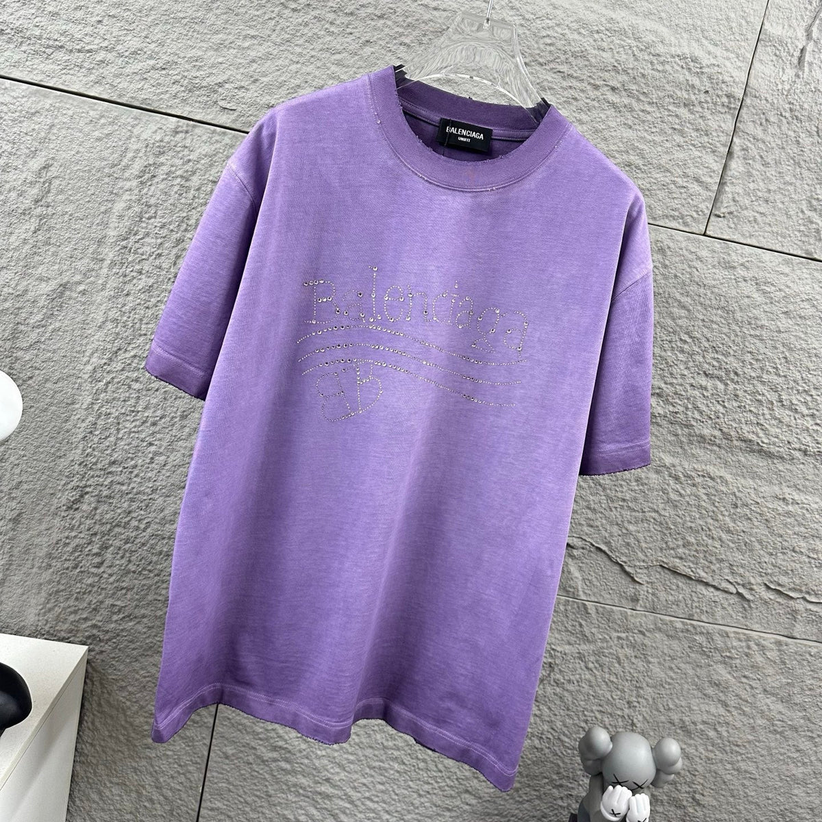 Wear and tear washed short sleeved T-shirt with distressed holes for both men and women