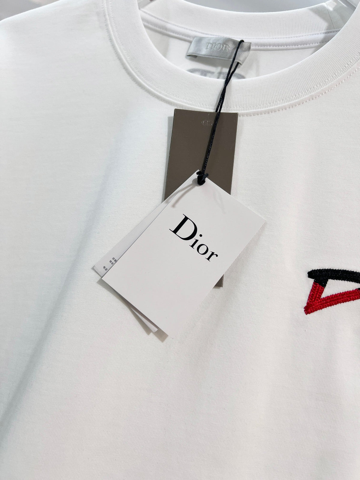 Embroidered bee letter short sleeved shirt