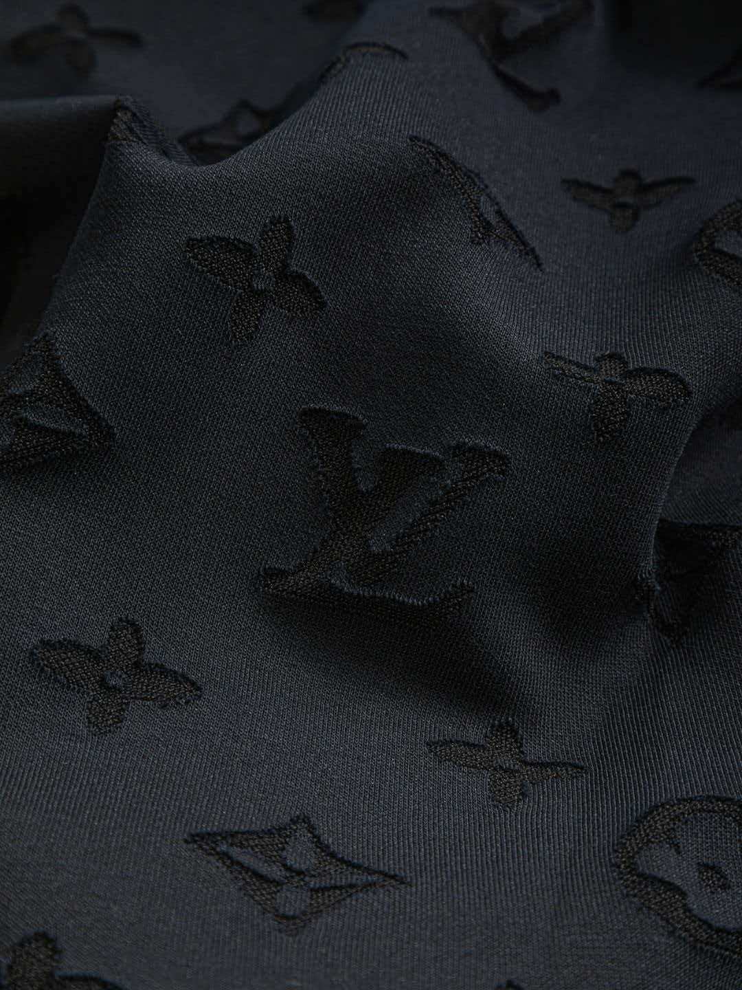 Full cut burnt letters short sleeved slightly wide