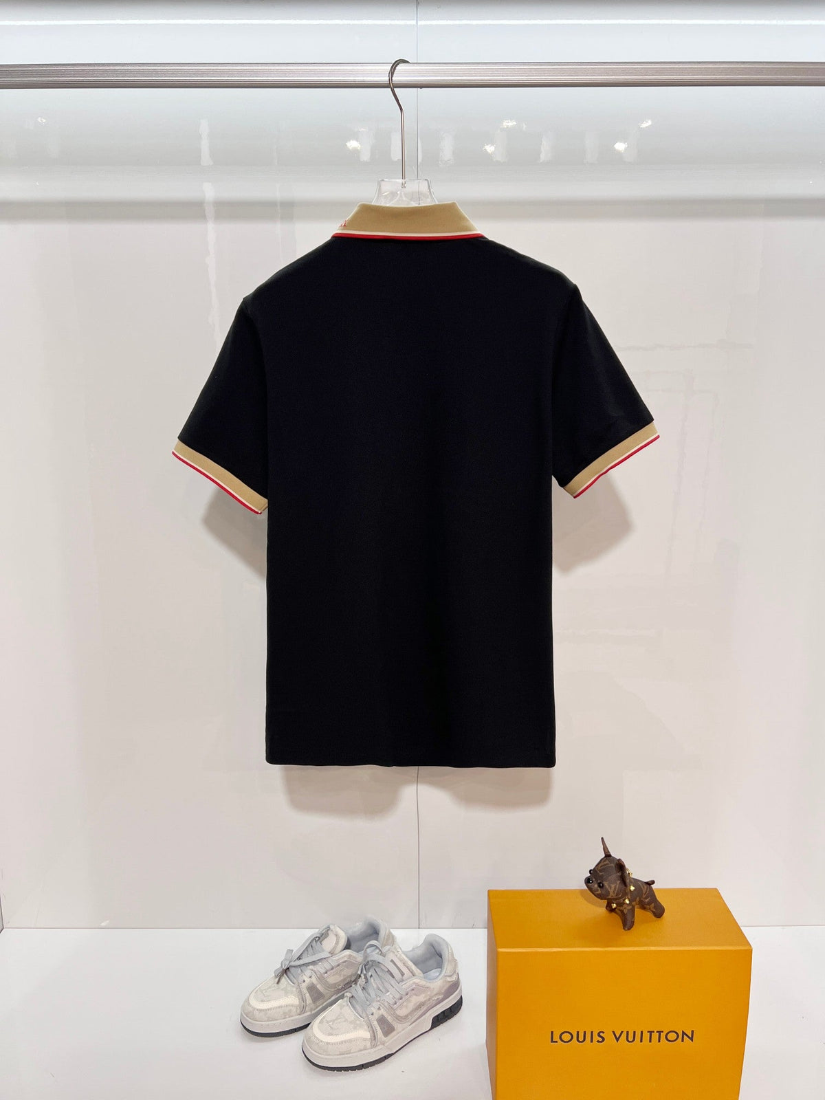 Color blocked flat machine collar with dark embroidery letters polo shirt
