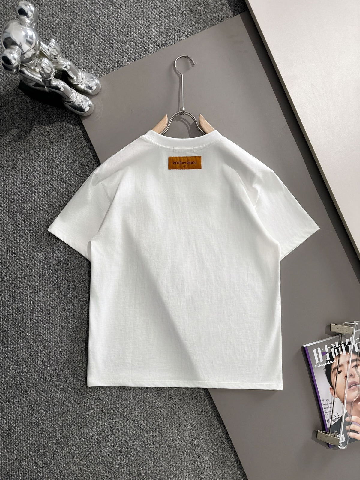 Embroidered clover letter logo short sleeved t-shirt
