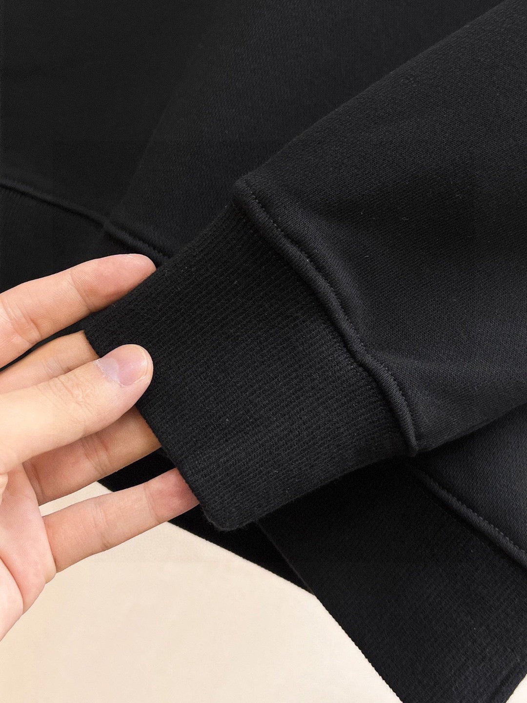 New long sleeved round neck sweatshirt 5