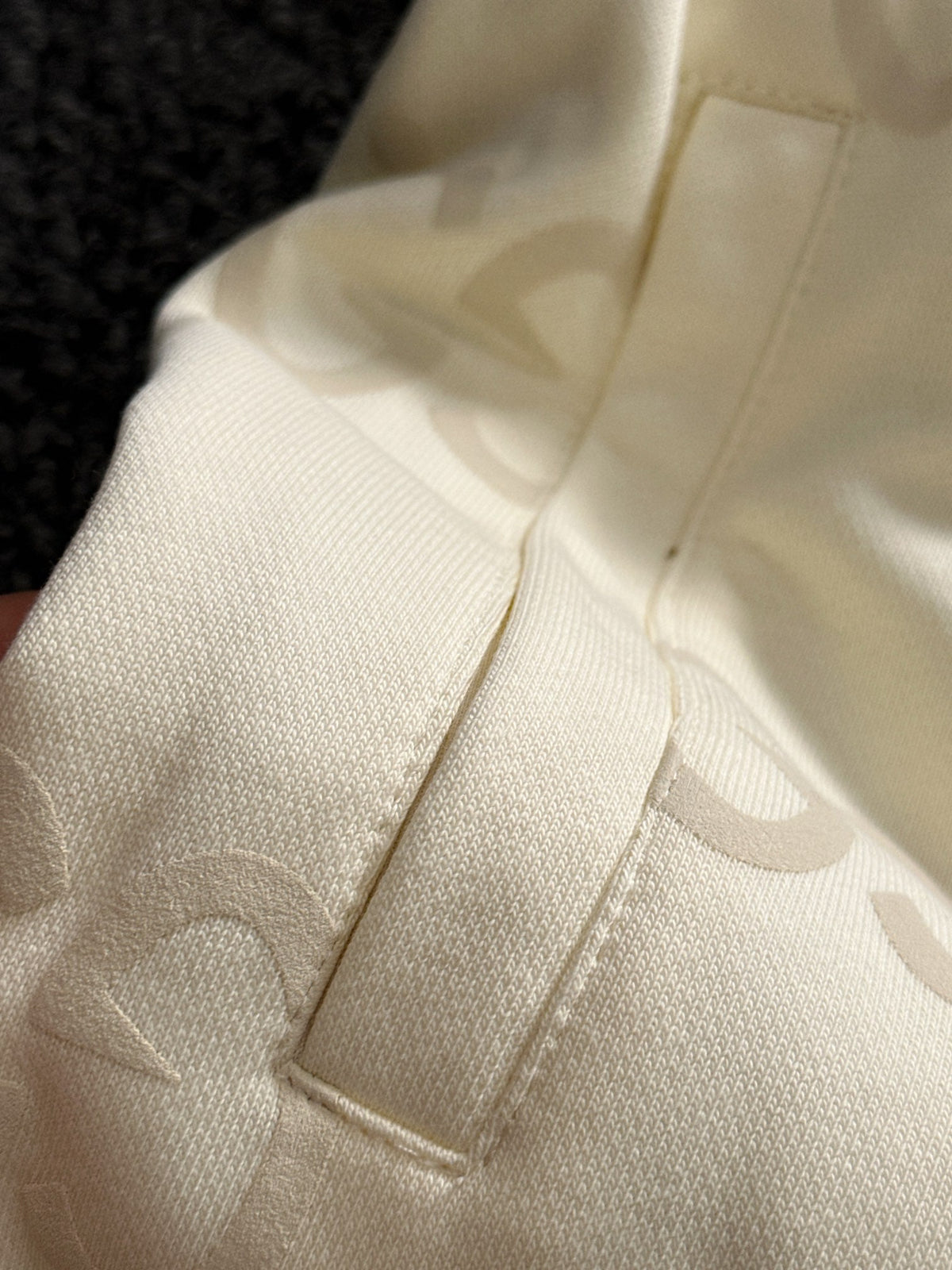 Plucked two letter logo casual shorts