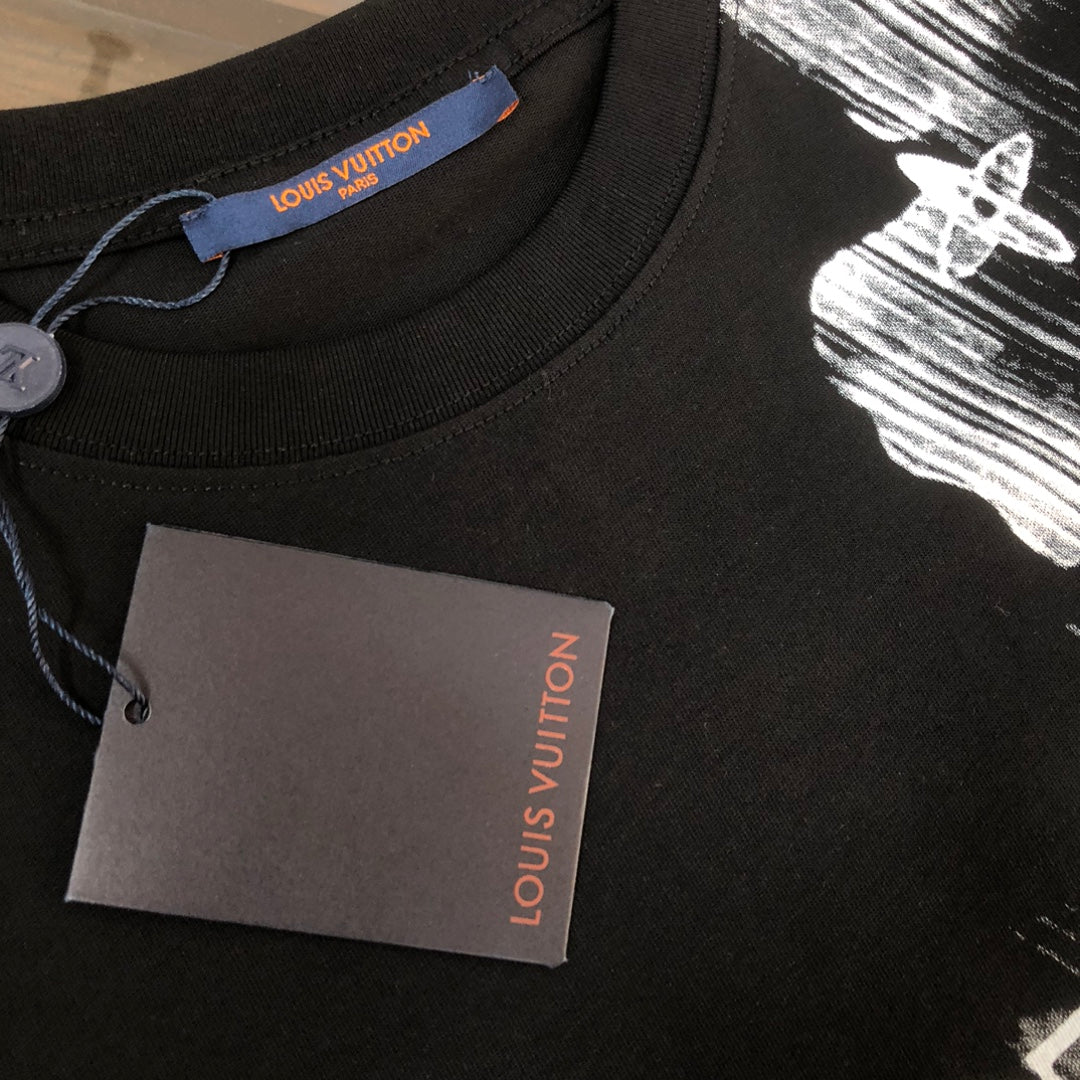 Latest versatile short sleeved T-shirt for both men and women