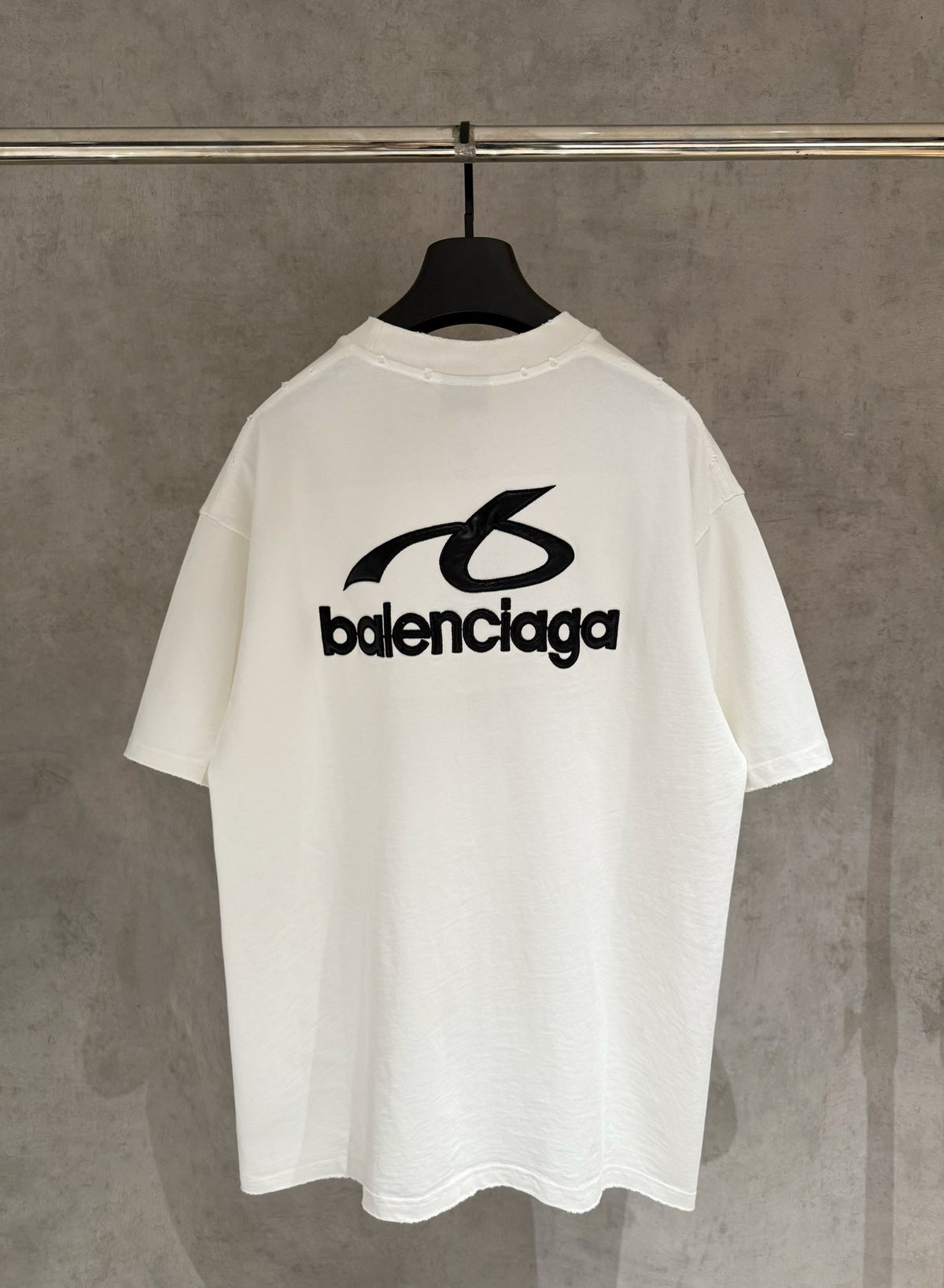 Embroidered short sleeved T-shirt