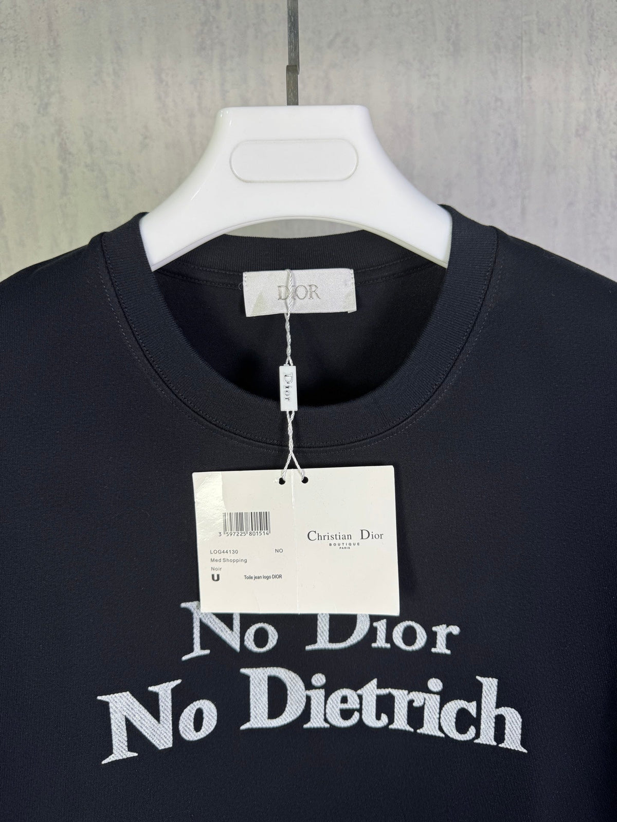 Declaration pattern unisex T-shirt