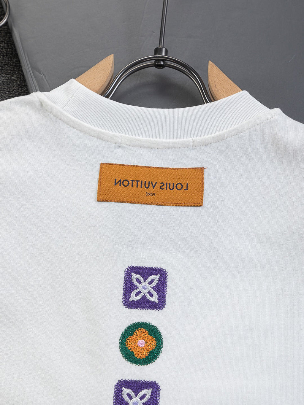 Four leaf clover embroidered round neck T-shirt