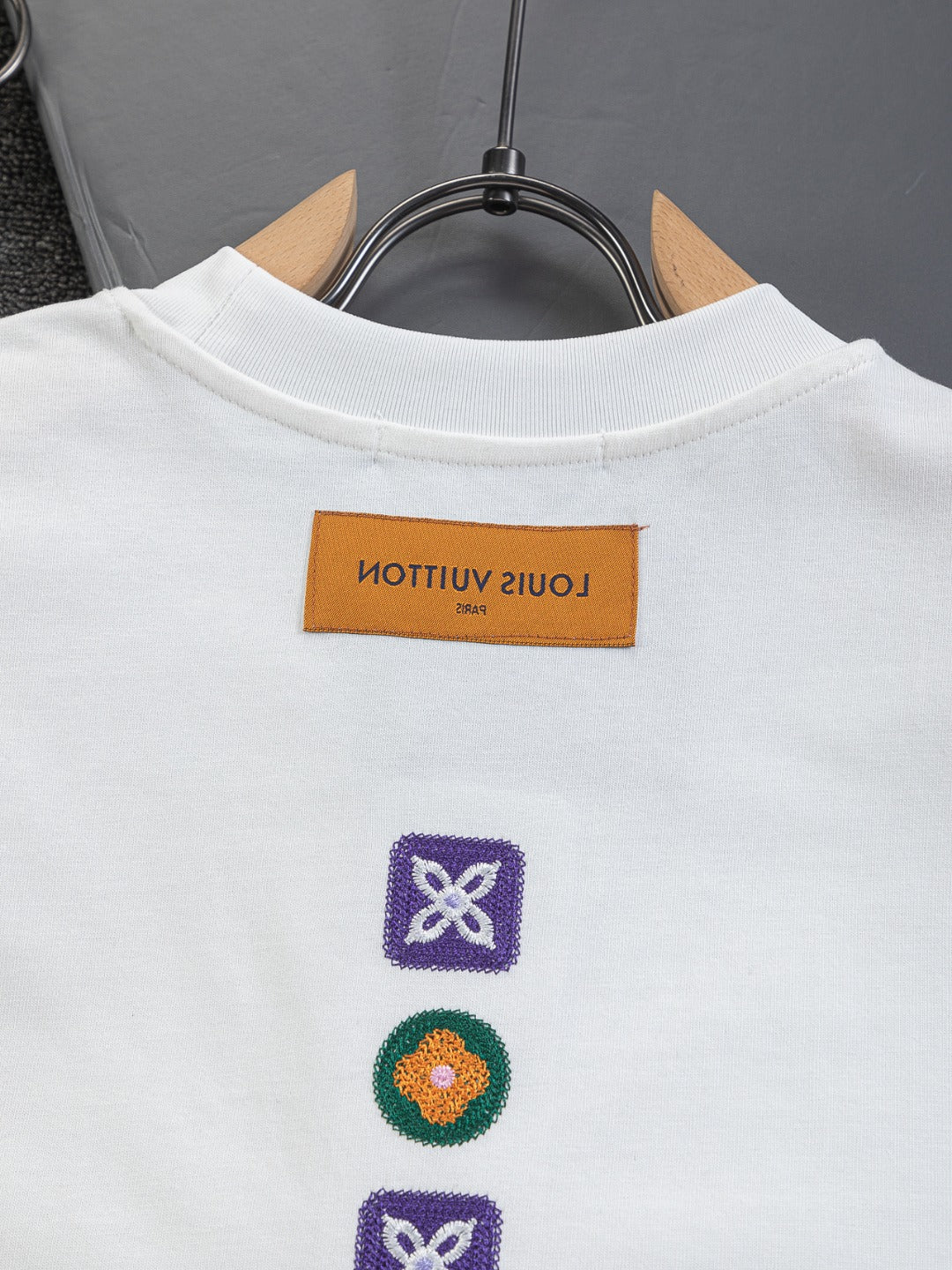 Four leaf clover embroidered round neck T-shirt