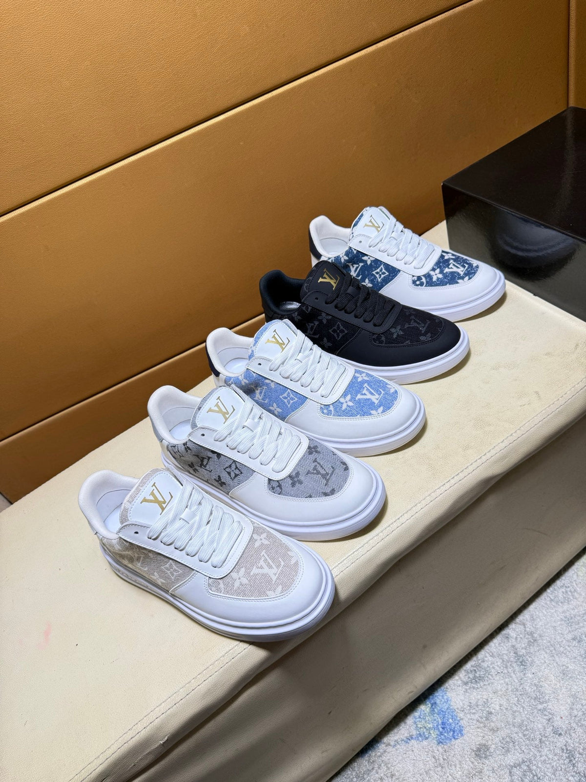 Unique modern style sports shoes