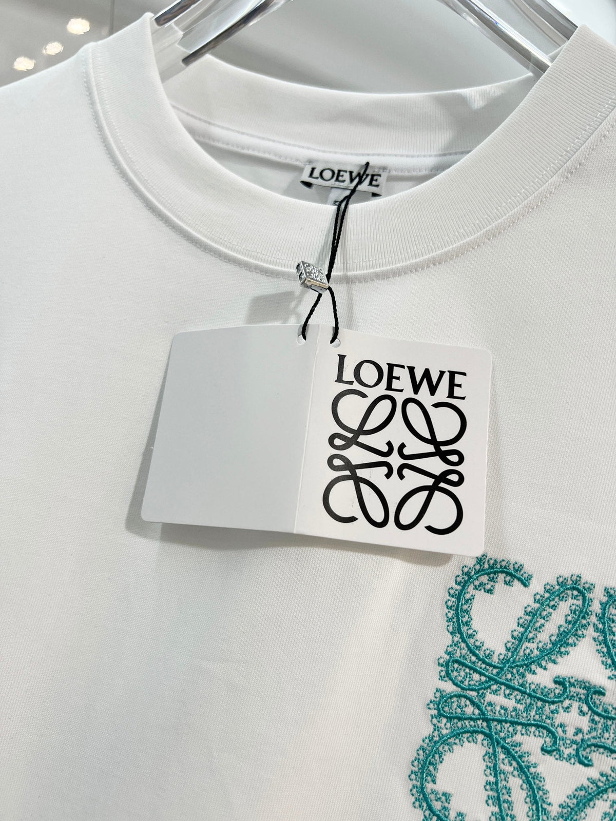 Embroidered letter t-shirt with front and back vines