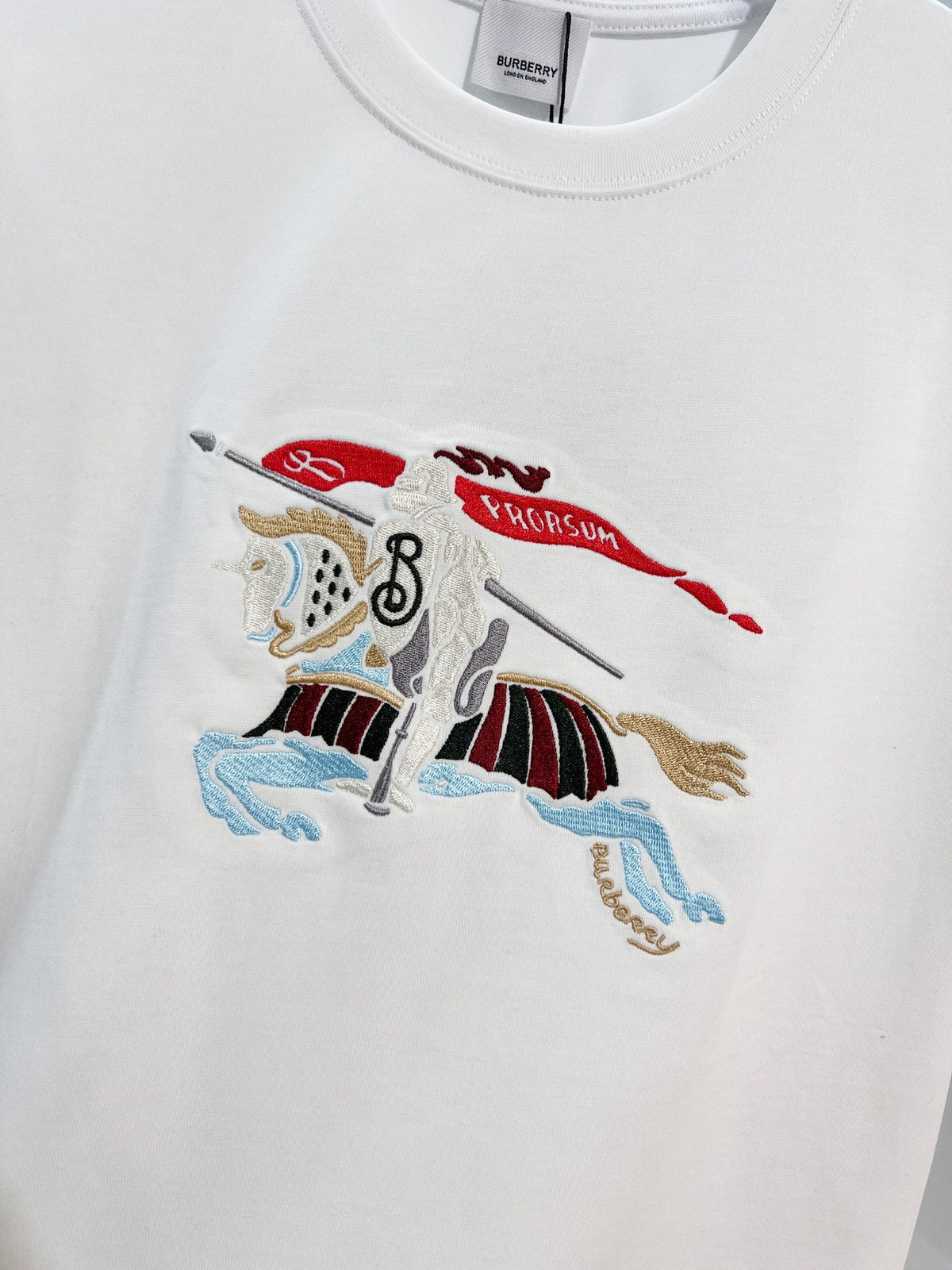 New color blocked ten thousand needle embroidered letter short sleeved shirt