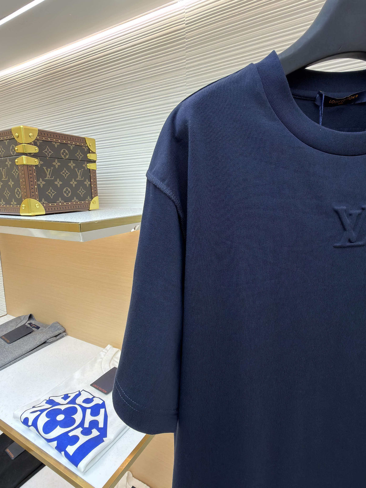 Embossed small label T-shirt
