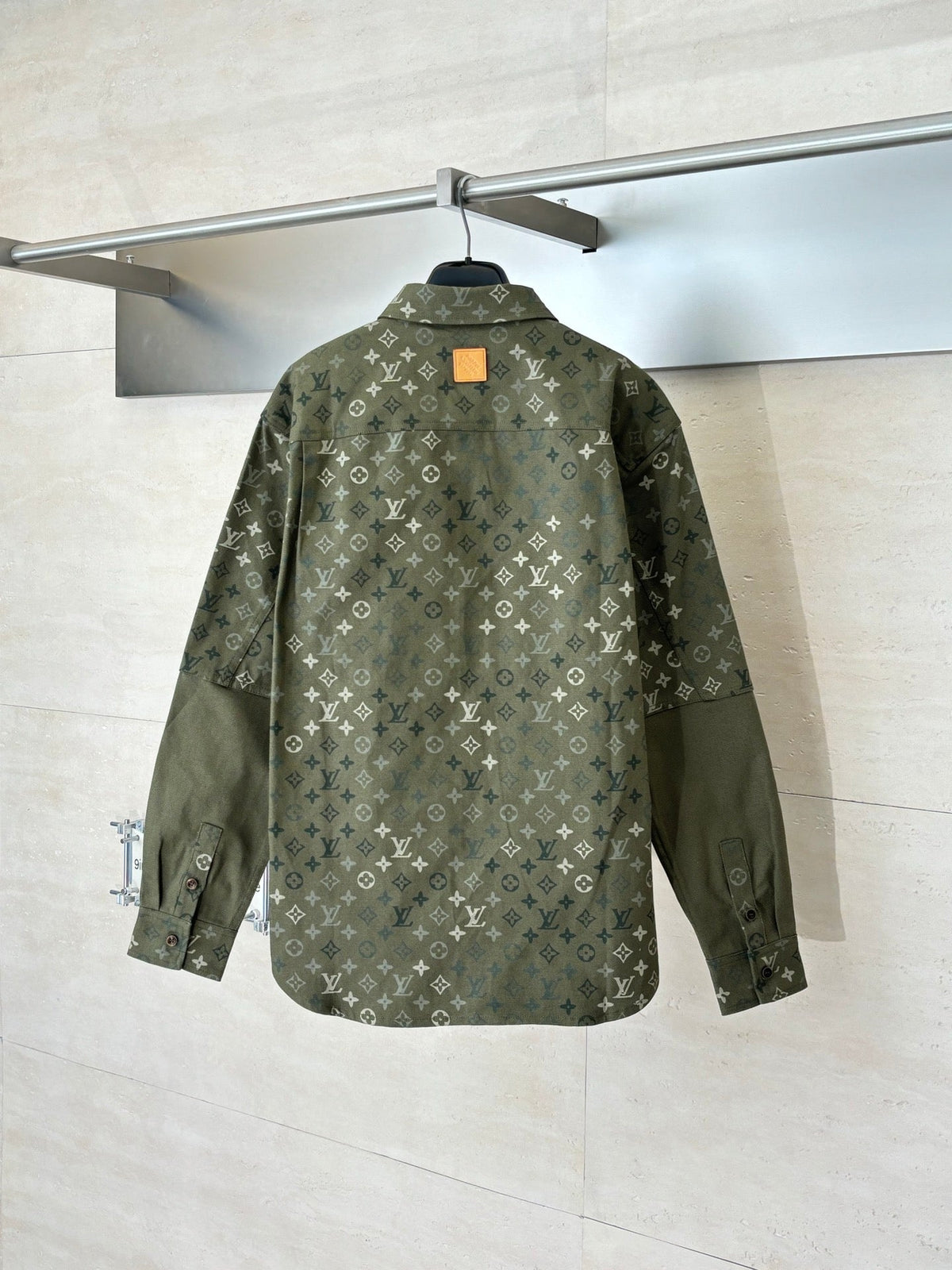 Full printed camouflage pointed collar long sleeved shirt