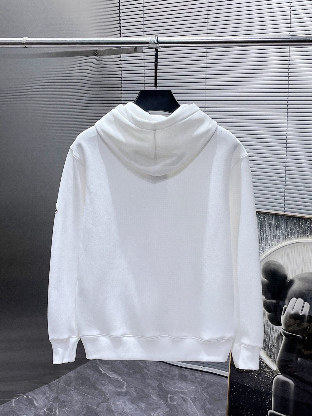 Latest long sleeved round neck sweatshirt 15