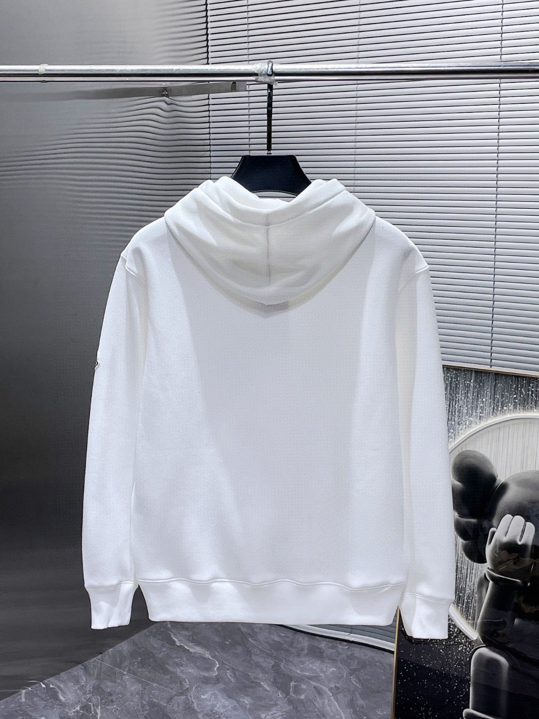 Latest long sleeved round neck sweatshirt 15