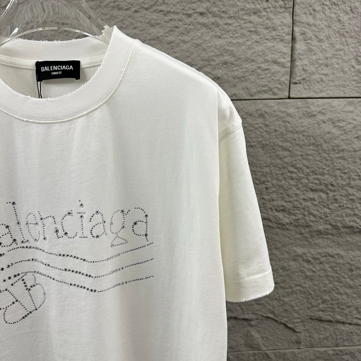 Wear and tear washed short sleeved T-shirt with distressed holes for both men and women