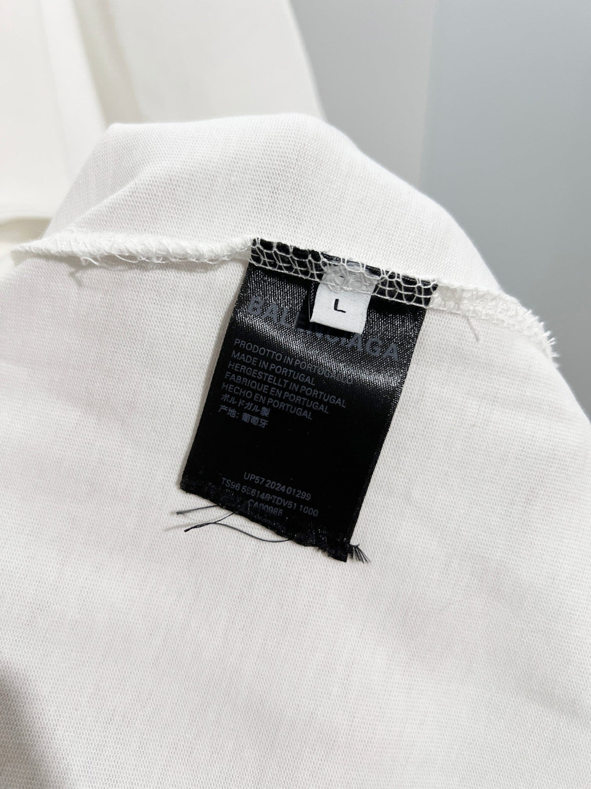 Chest patch splicing yellow adhesive tape offset letter round neck T-shirt
