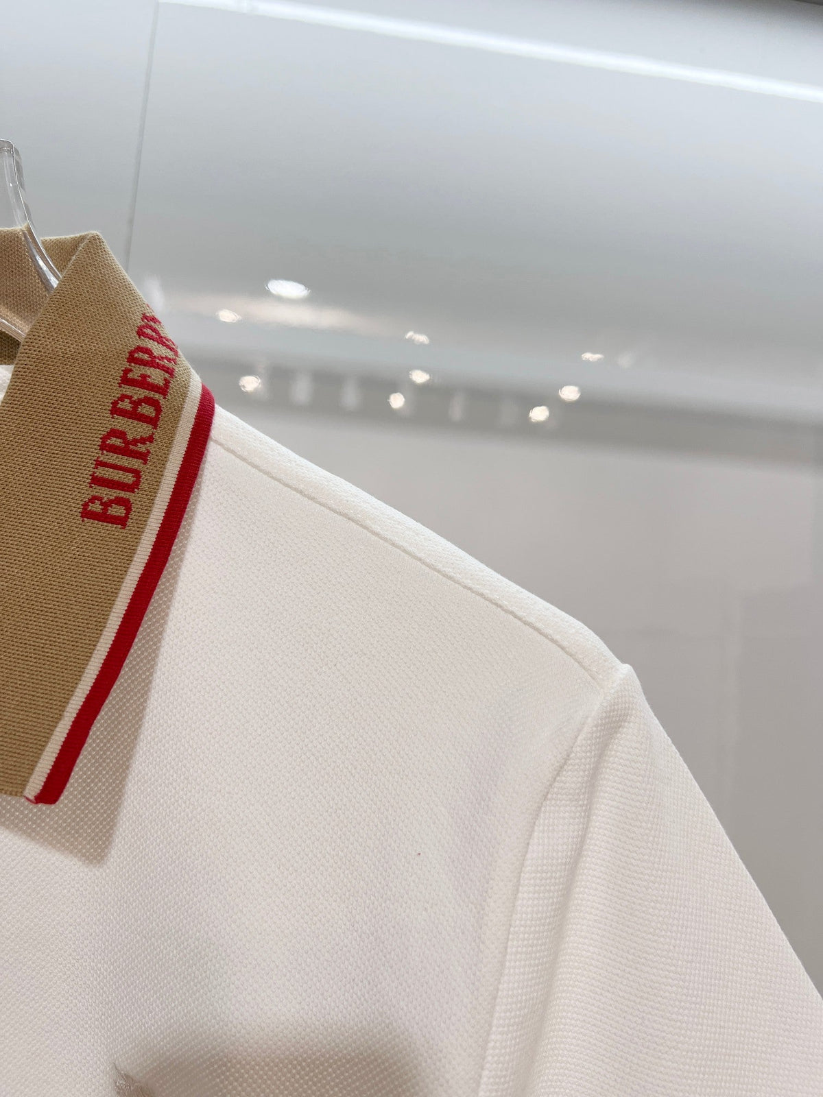 Color blocked flat machine collar with dark embroidery letters polo shirt