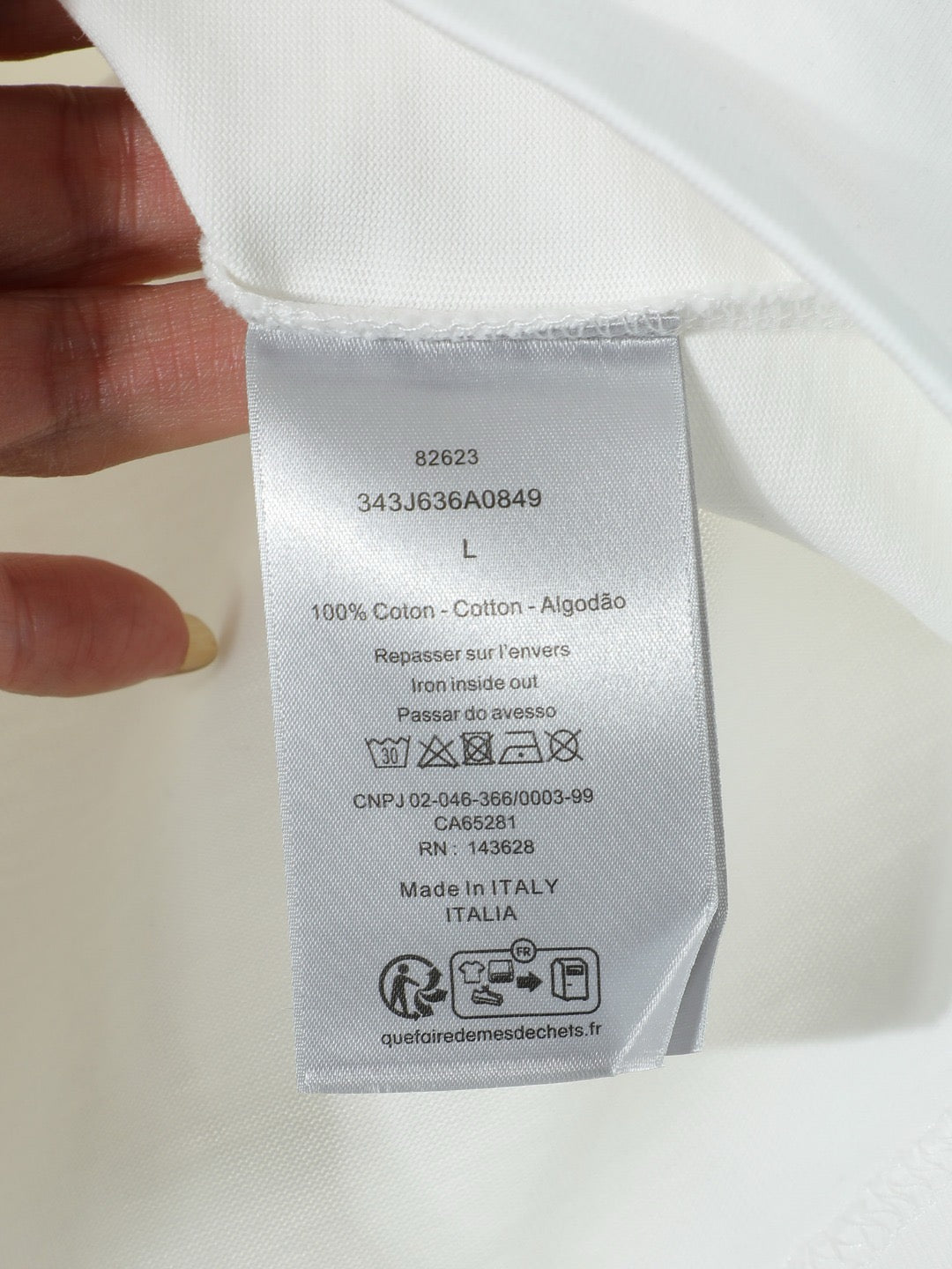 Embroidered T-shirt with floral letter stickers on the chest