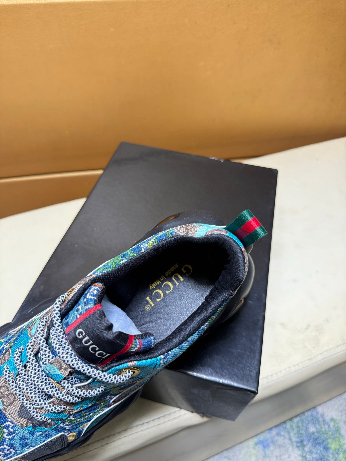 Unique modern style sports shoes