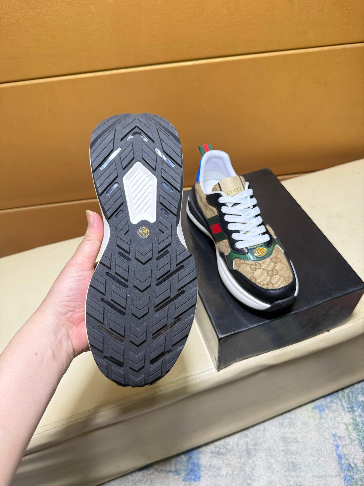 Unique modern style sports shoes