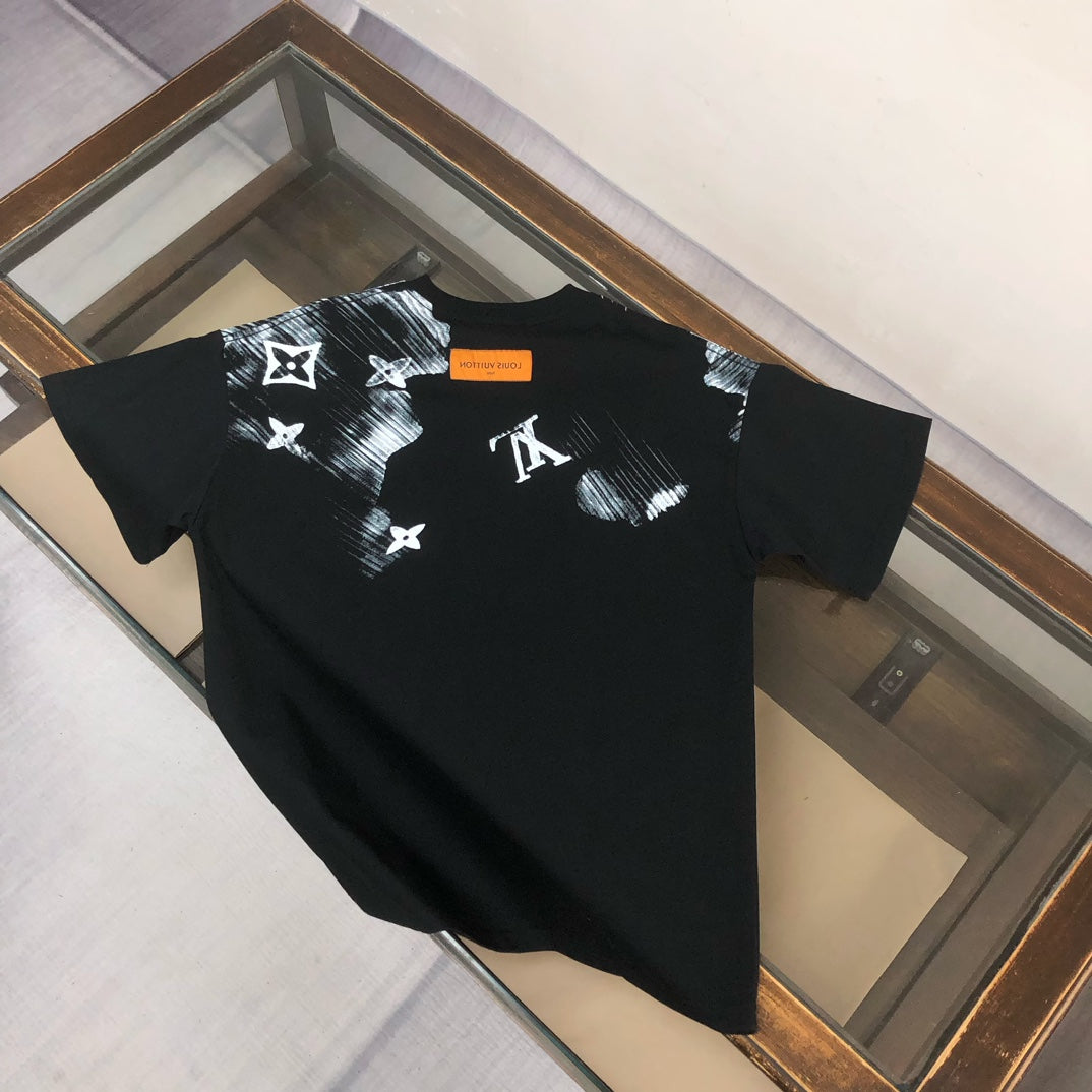 Latest versatile short sleeved T-shirt for both men and women