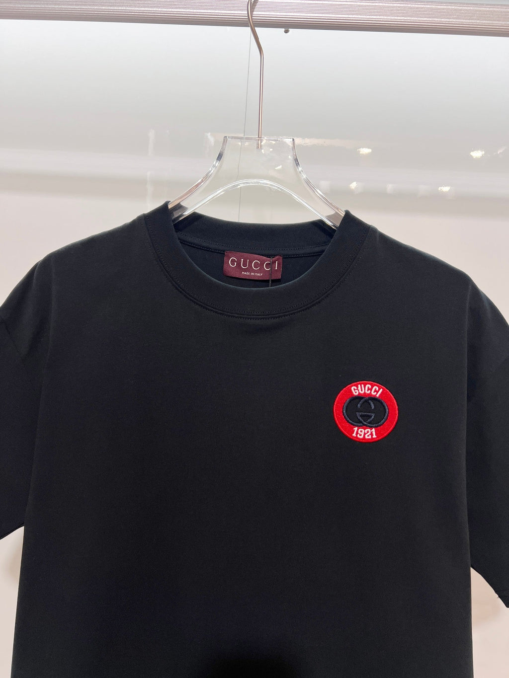 New interlocking embroidered short sleeves