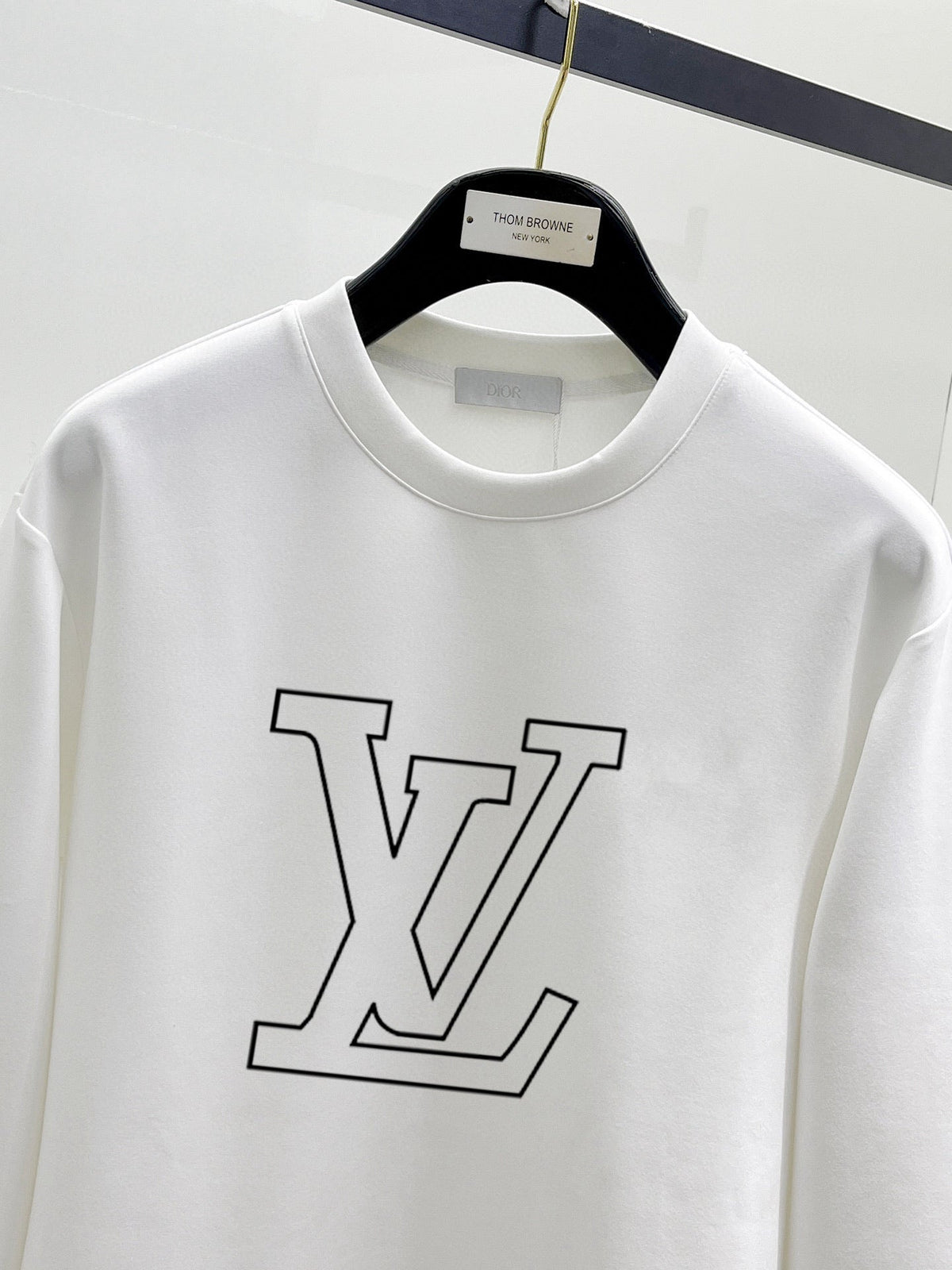 Latest long sleeved round neck sweatshirt 12
