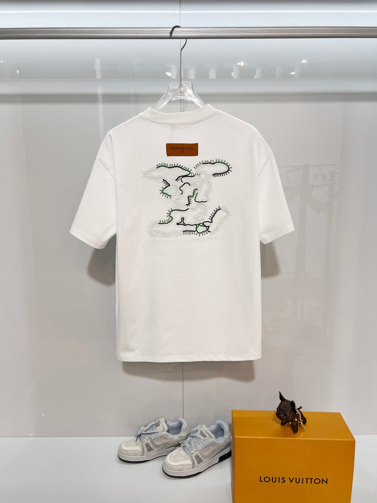 Front and back color blocked embroidered T-shirt with ten thousand stitches