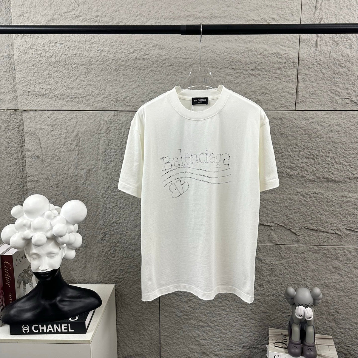 Wear and tear washed short sleeved T-shirt with distressed holes for both men and women