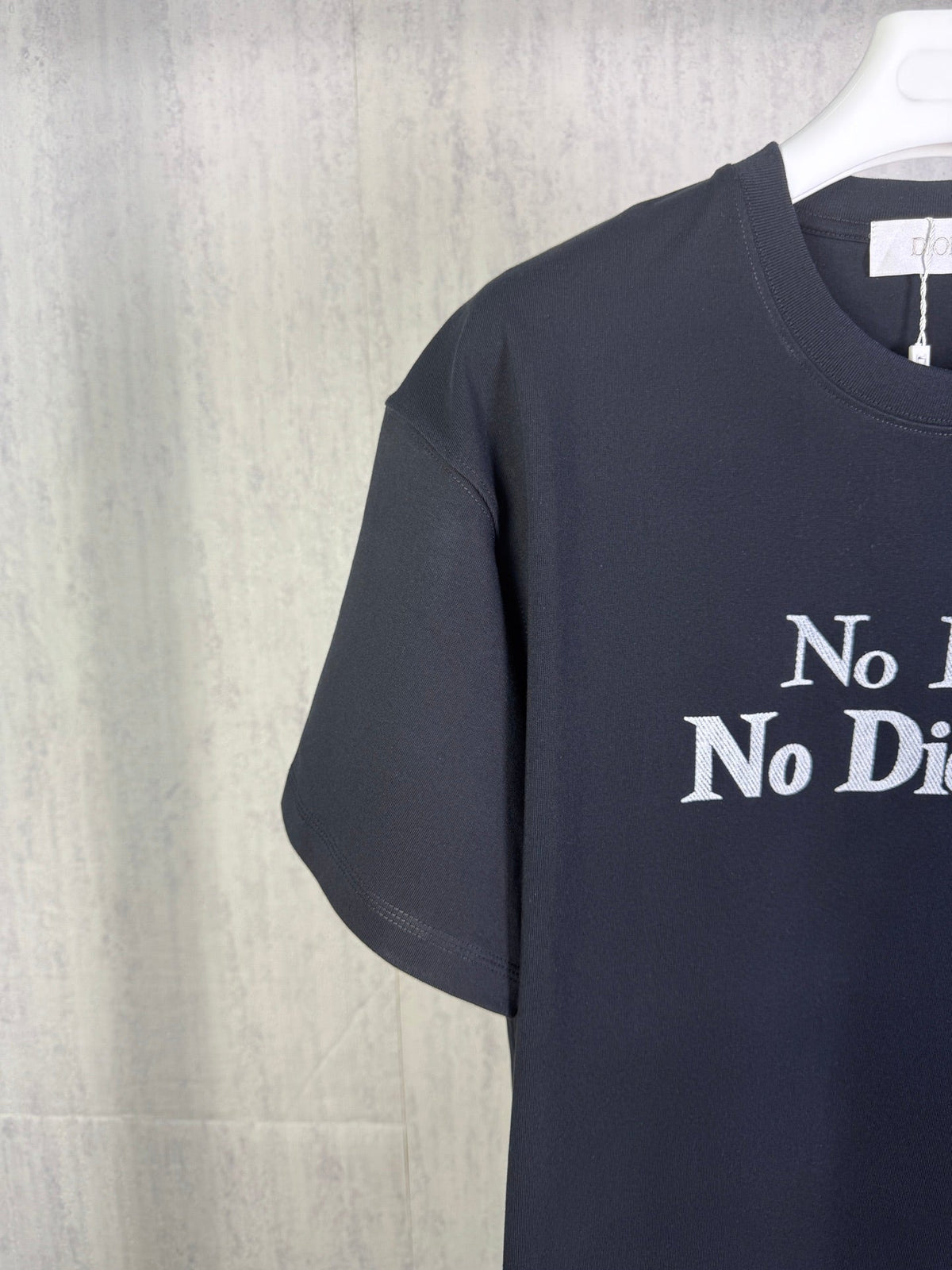 Declaration pattern unisex T-shirt
