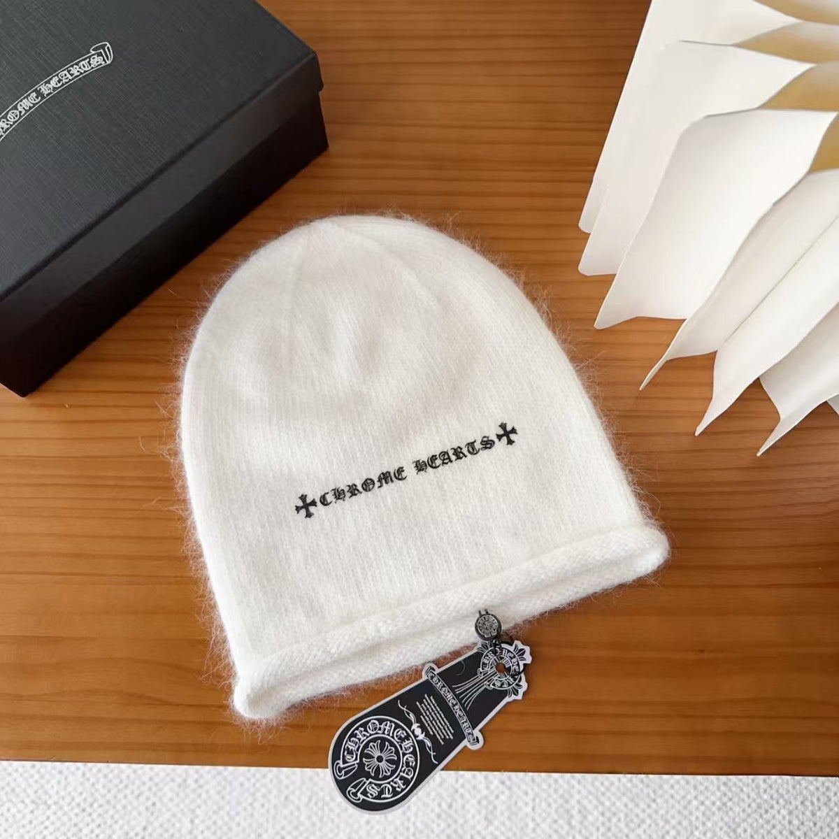 New versatile hat