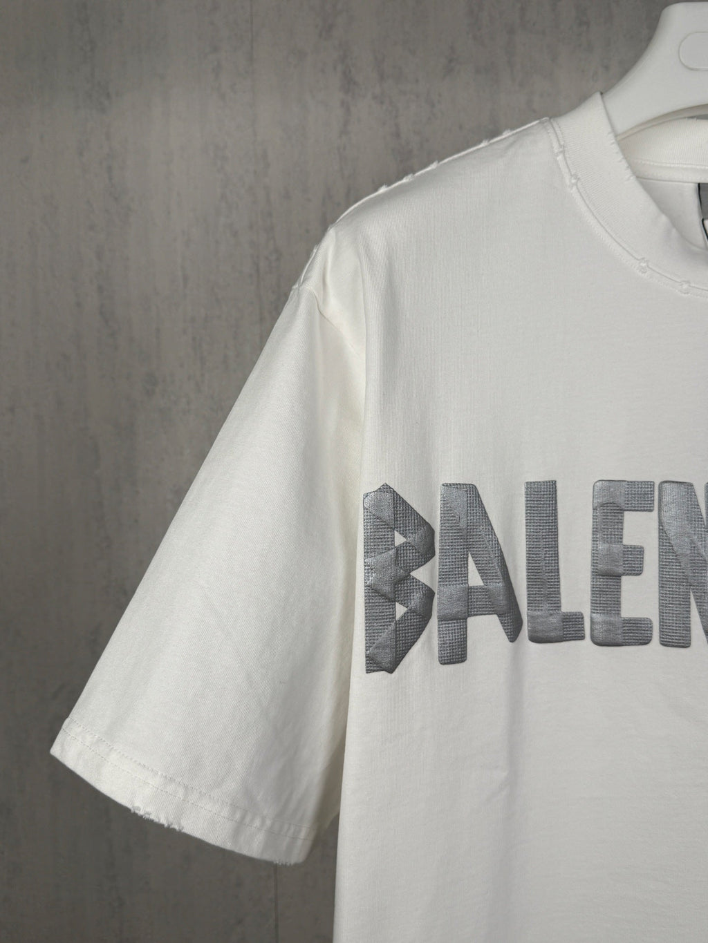 Adhesive tape letter pattern couple's short sleeved T-shirt