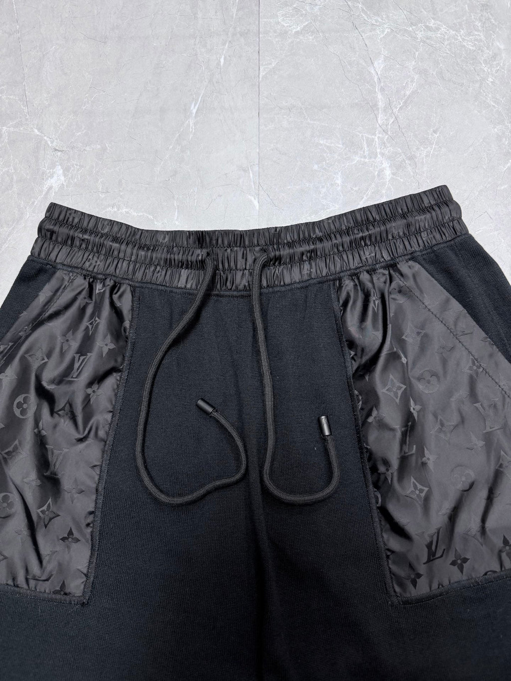 The new shorts are made of elegant cotton knit fabric