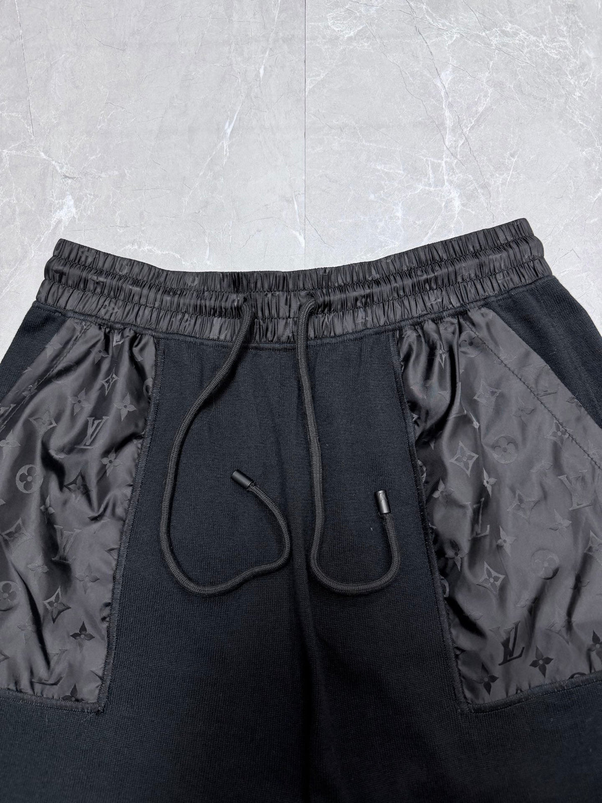 The new shorts are made of elegant cotton knit fabric