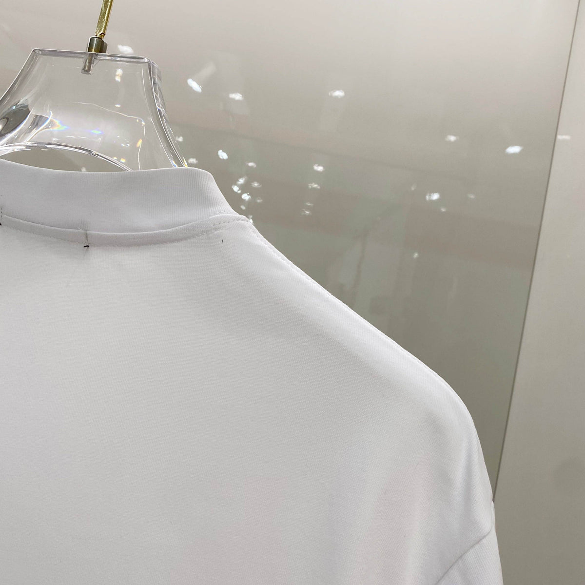 Chest sticker printed logo round neck short sleeved T-shirt 1