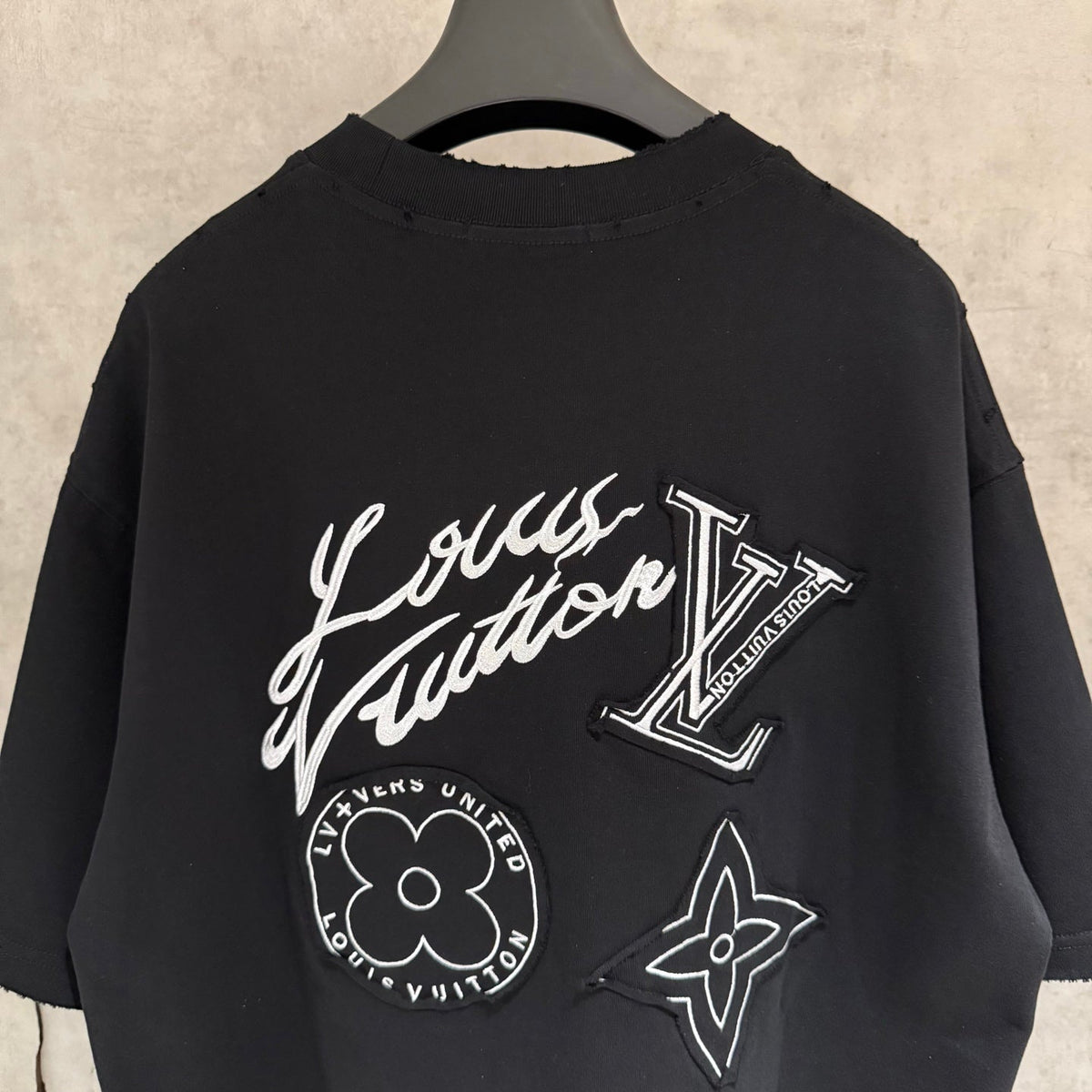 Embroidered short sleeved T-shirt