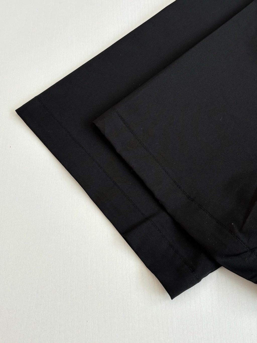 The embossed pocket lapel short sleeved shirt