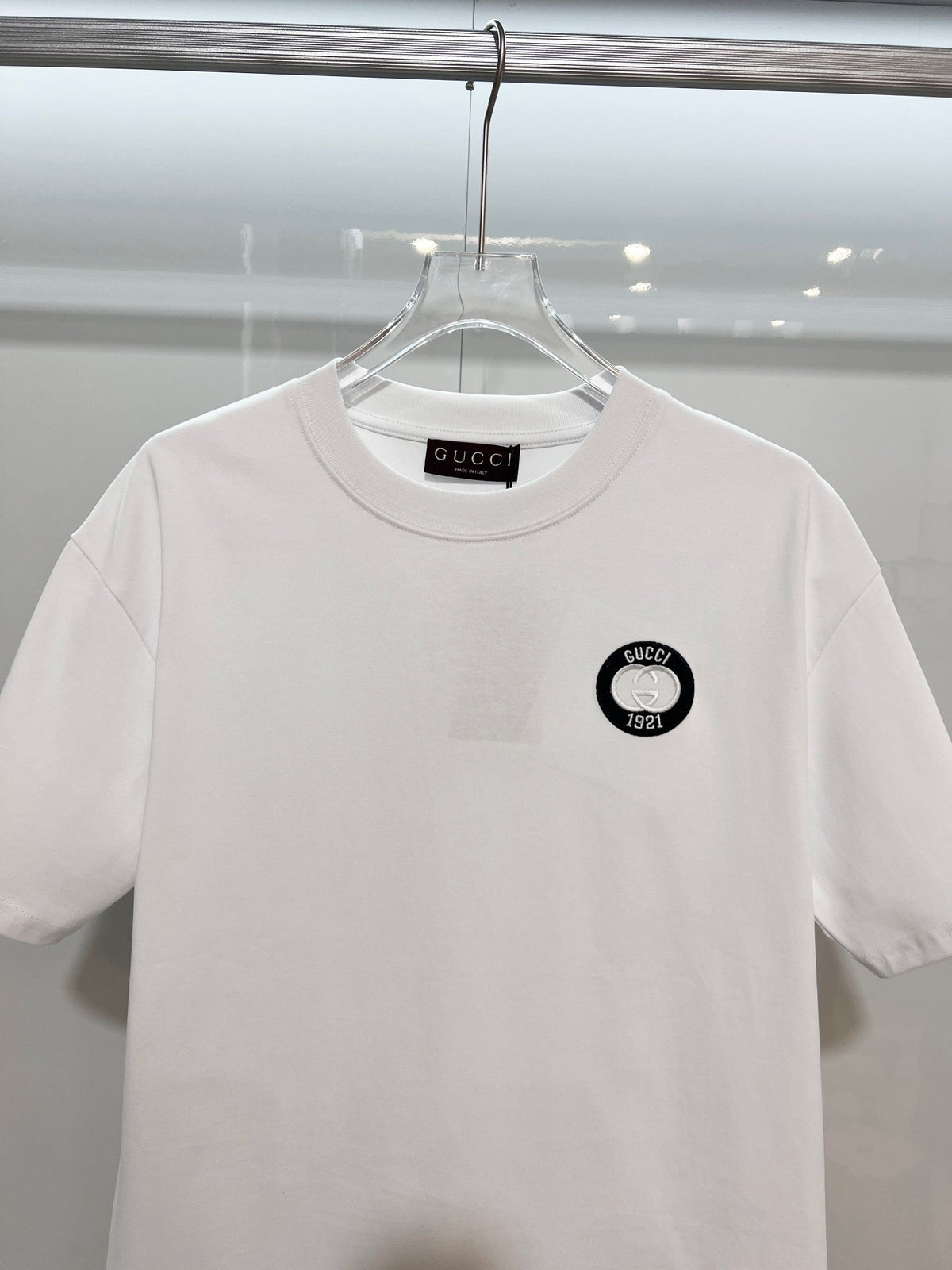 New interlocking embroidered short sleeves