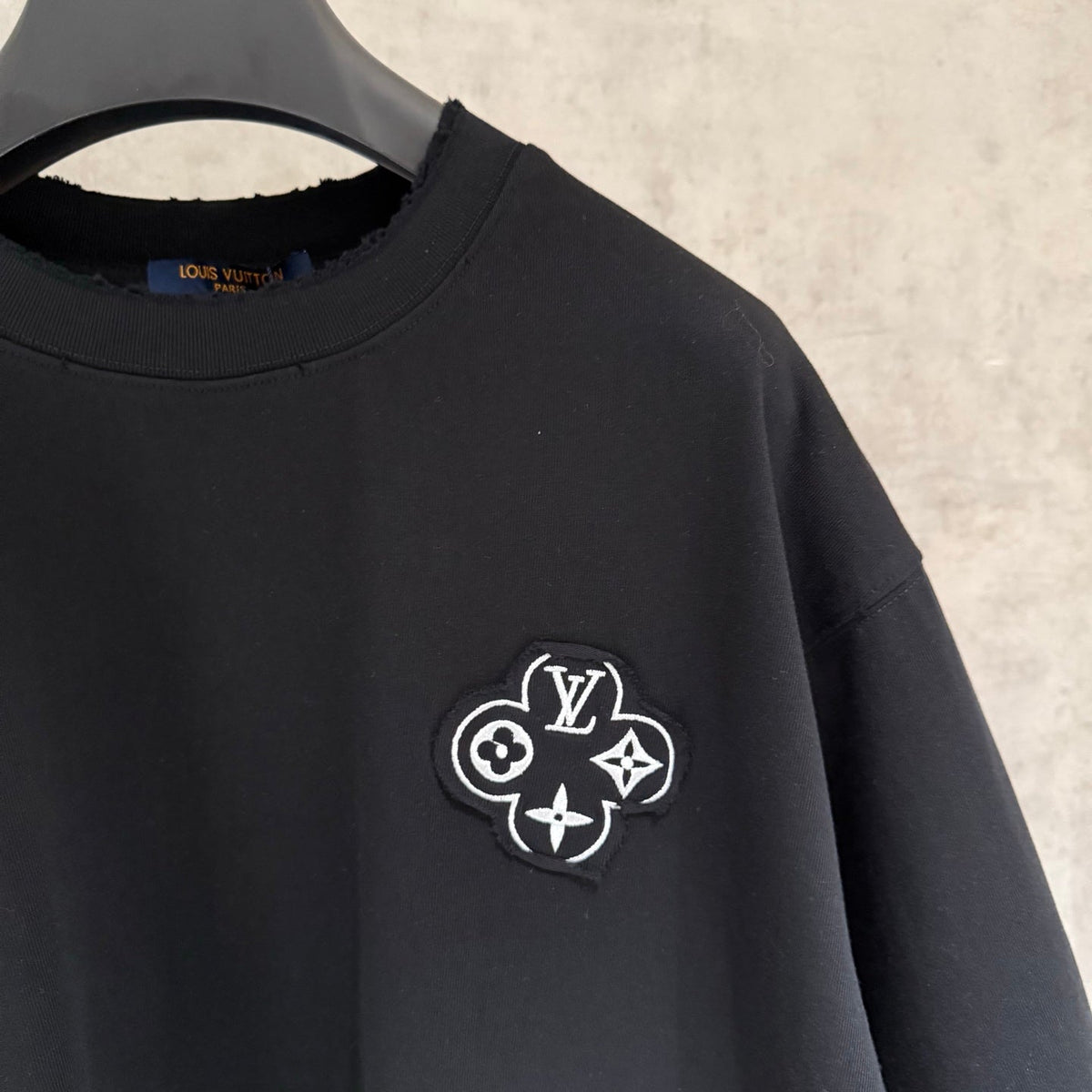 Embroidered short sleeved T-shirt