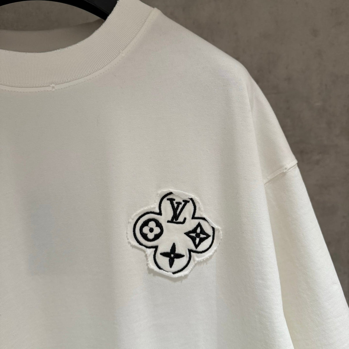 Embroidered short sleeved T-shirt