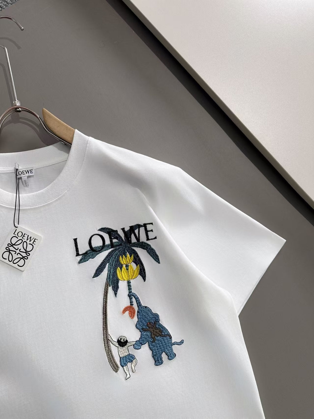 New embroidered letter T-shirt